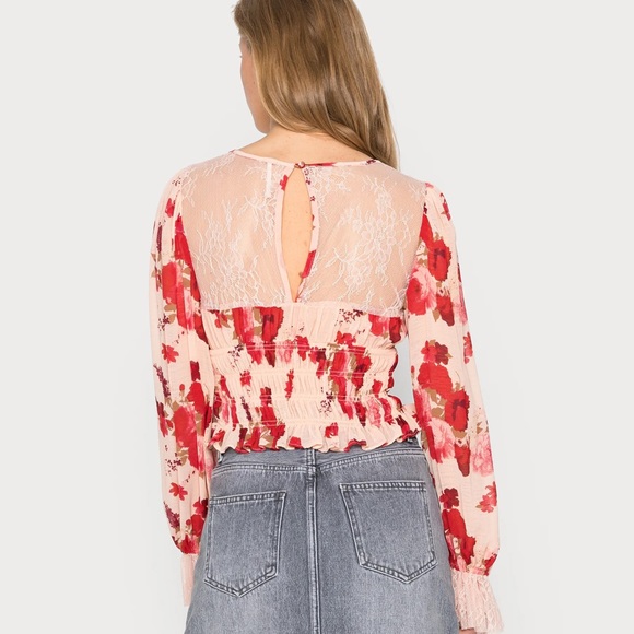 Free People Daphne blouse floral, smocked, lace detail, feminine, size large - Picture 2 of 10